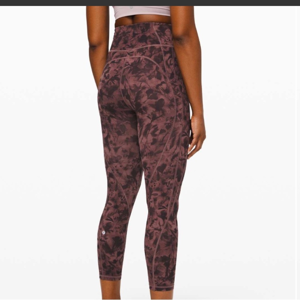 Lululemon Time To Sweat Crop 23"
Mini Dusk Floral Antique Bark Black
NWOT size 2